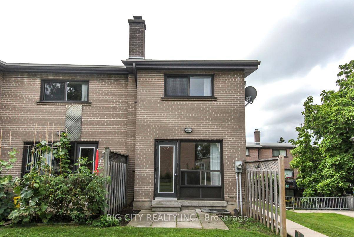 Prime Location ! Fantastic Opportunity To Lease This Large 1100 Square Foot Multi Level 2 Bedroom Townhouse Unit With Finished Basement.