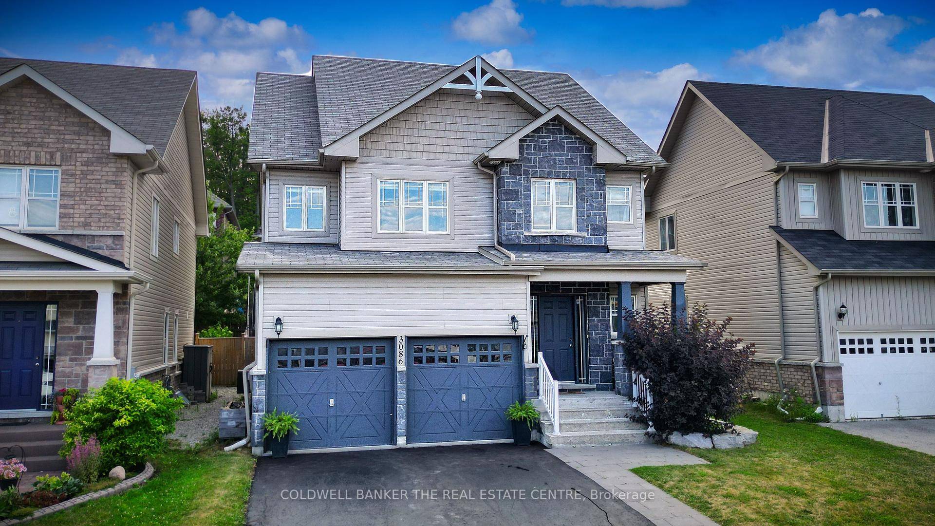 Step into this incredible detached 2 storey home located in the heart of Orillia's highly sought after West Ridge community !