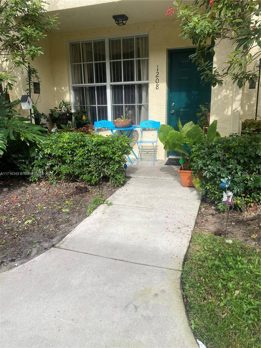 Beautiful 2 bedroom 2 bathroom 1 car grage first floor condo.