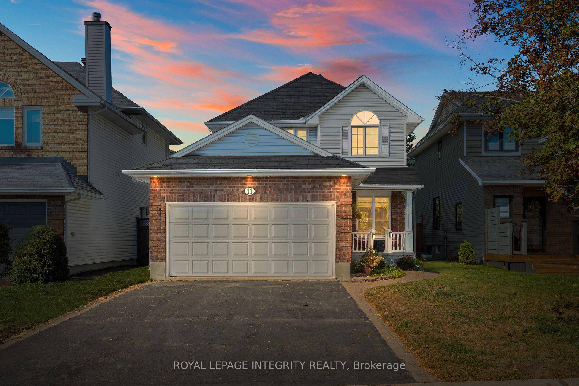 OPEN HOUSE Saturday, October 18 Welcome to 11 Royal Field Crescent nestled in a mature, family friendly neighbourhood, this charming home offers privacy, comfort, and unbeatable convenience.