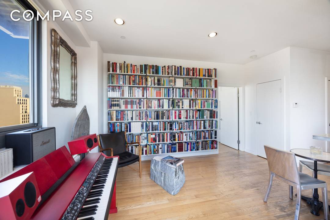 Perched high above the city, this sun drenched 1 bedroom condominium offers breathtaking South and West exposures with panoramic views of the Freedom Tower, Brooklyn Bridge, Verrazzano Bridge, and beyond.