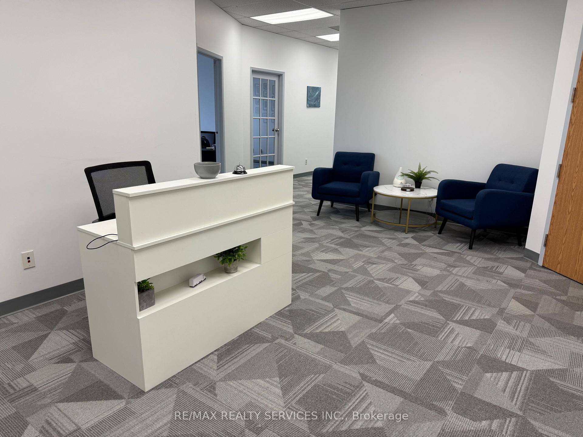 Well maintained office space available for Sub lease in Prime location in Mississauga.