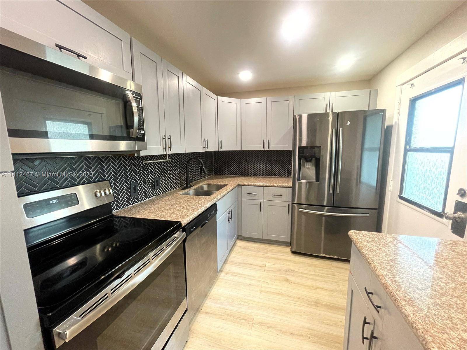 Gorgeous and tastefully remodeled apartment in the heart of Aventura.