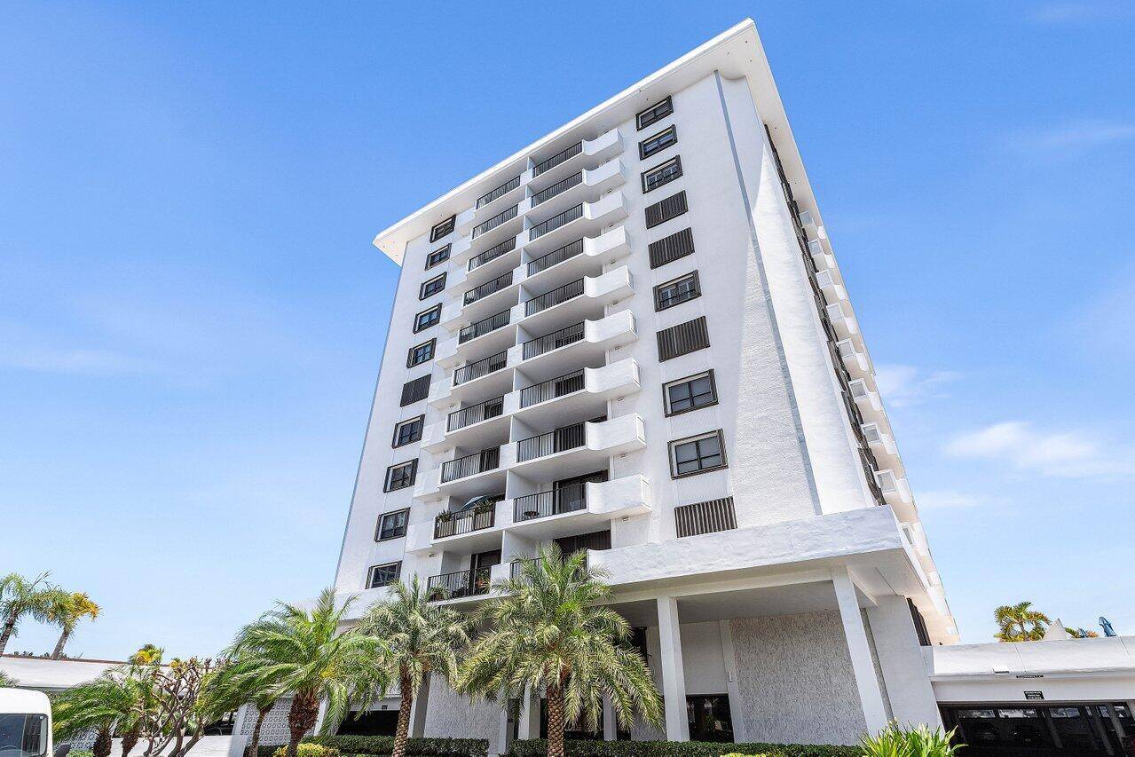 Step into this beautifully furnished condo, where modern elegance meets convenience.