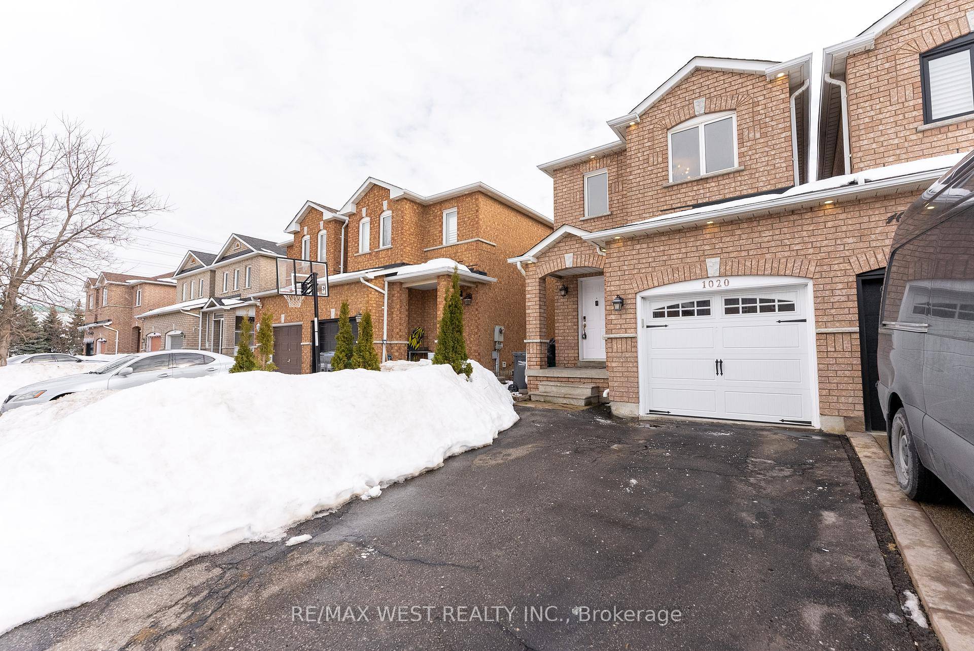 Beautiful Semi Detached Home in the Coveted Heartland East Credit Neighborhood.
