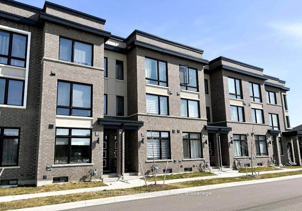 3yrs New Bright amp ; Spacious 3 Bedrooms 4 Washrooms Townhome !