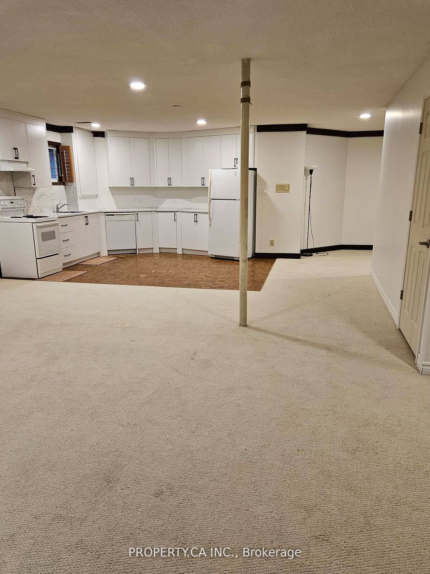 Spacious and Bright Lower level unit with high Ceiling and many Windows.