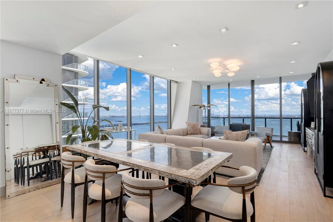 Set within Edgewater s premier boutique development of only 94 residences, Residence 3202 offers 4 bedrooms Den, 5.
