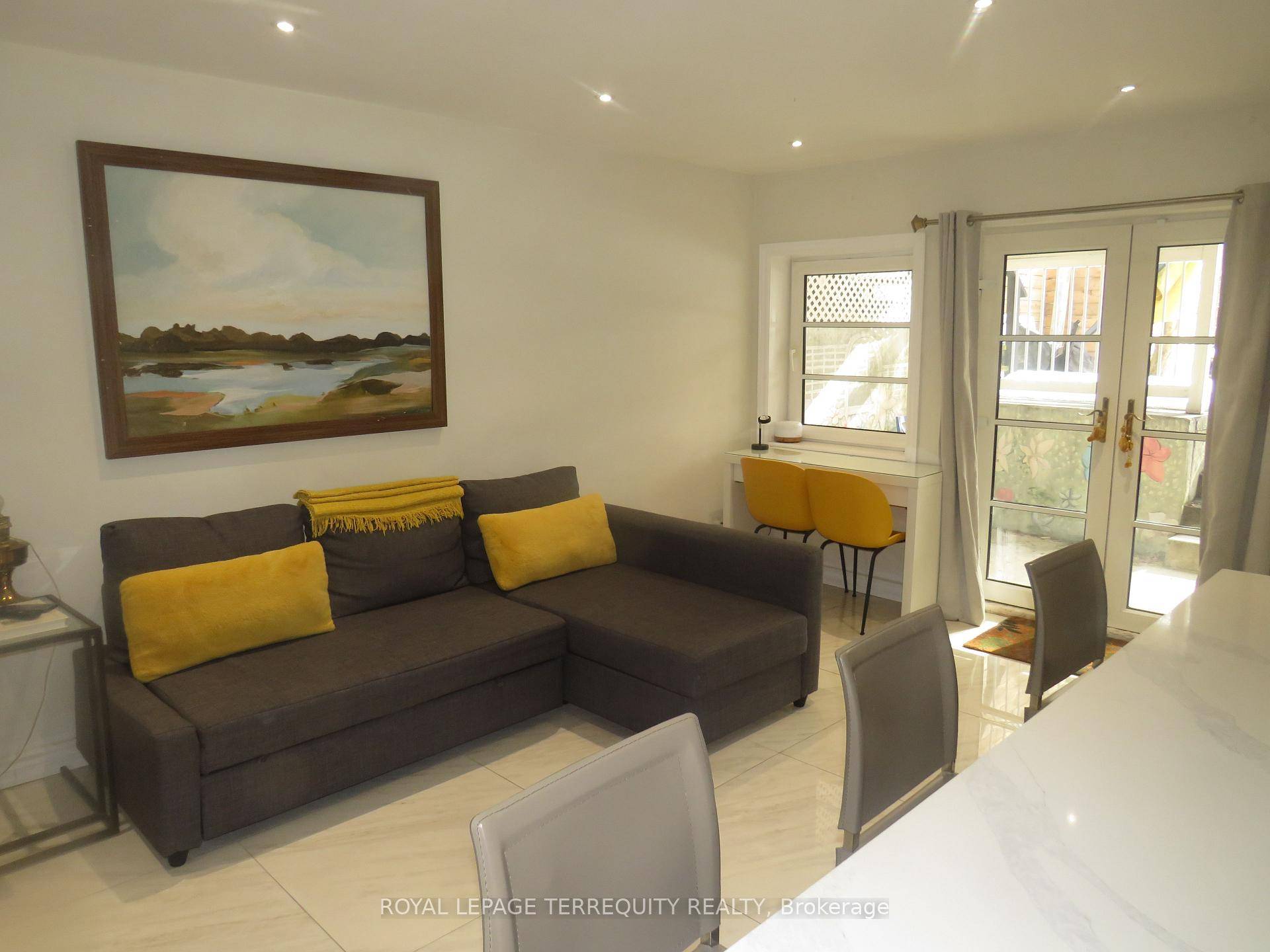 Fully Furnished Unit ! ! Chaplin Estates !