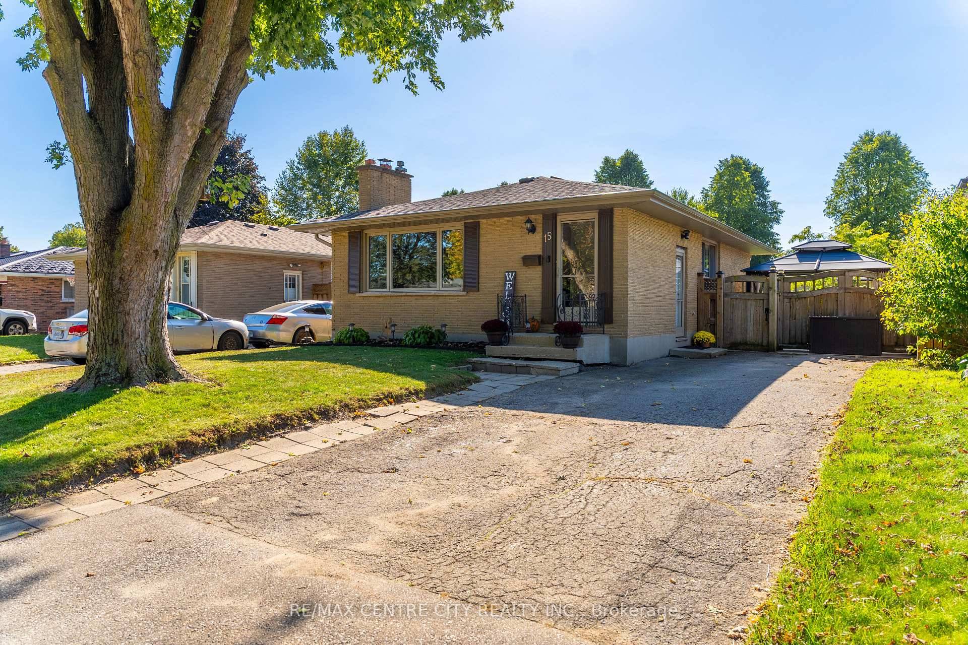 Ideally located on a quiet, tree lined street, this charming bungalow offers the best of both worlds, peaceful living in a walkable neighbourhood with quick access to Veterans Memorial Parkway ...