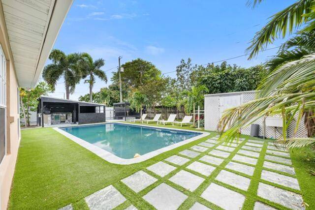 INCOME PRODUCING PROPERTY !