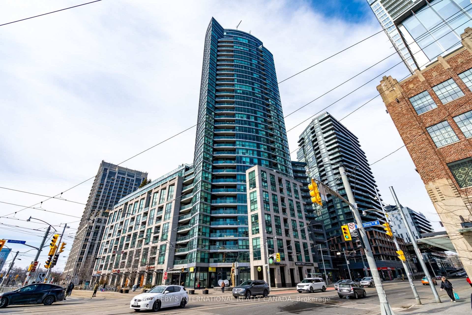 Welcome to Malibu Harbourfront, a 32 storey residence at Bathurst and Lakeshore.