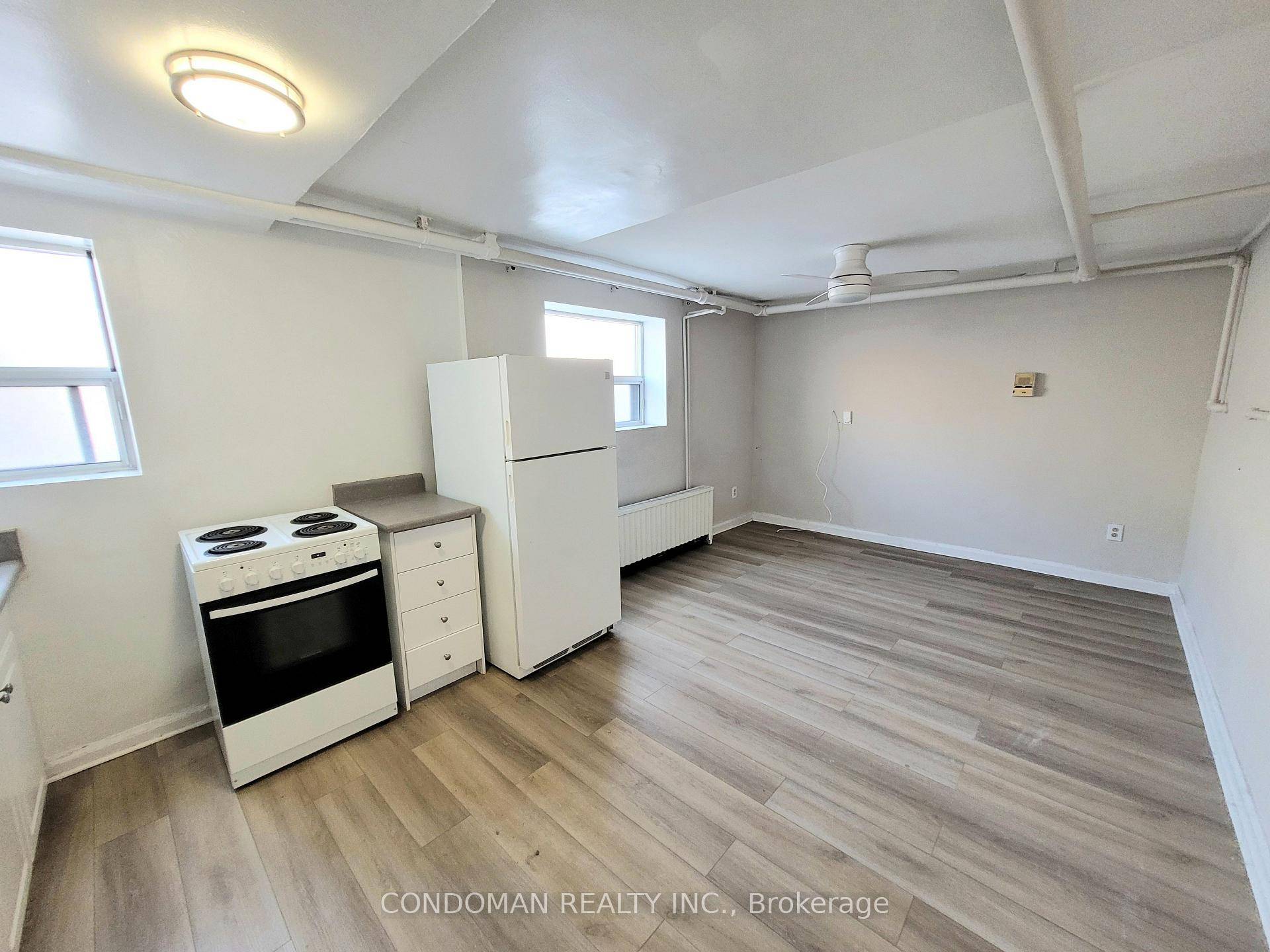 Perfect Location ! Spacious 1 Bdrm Apartment In Unique, N.