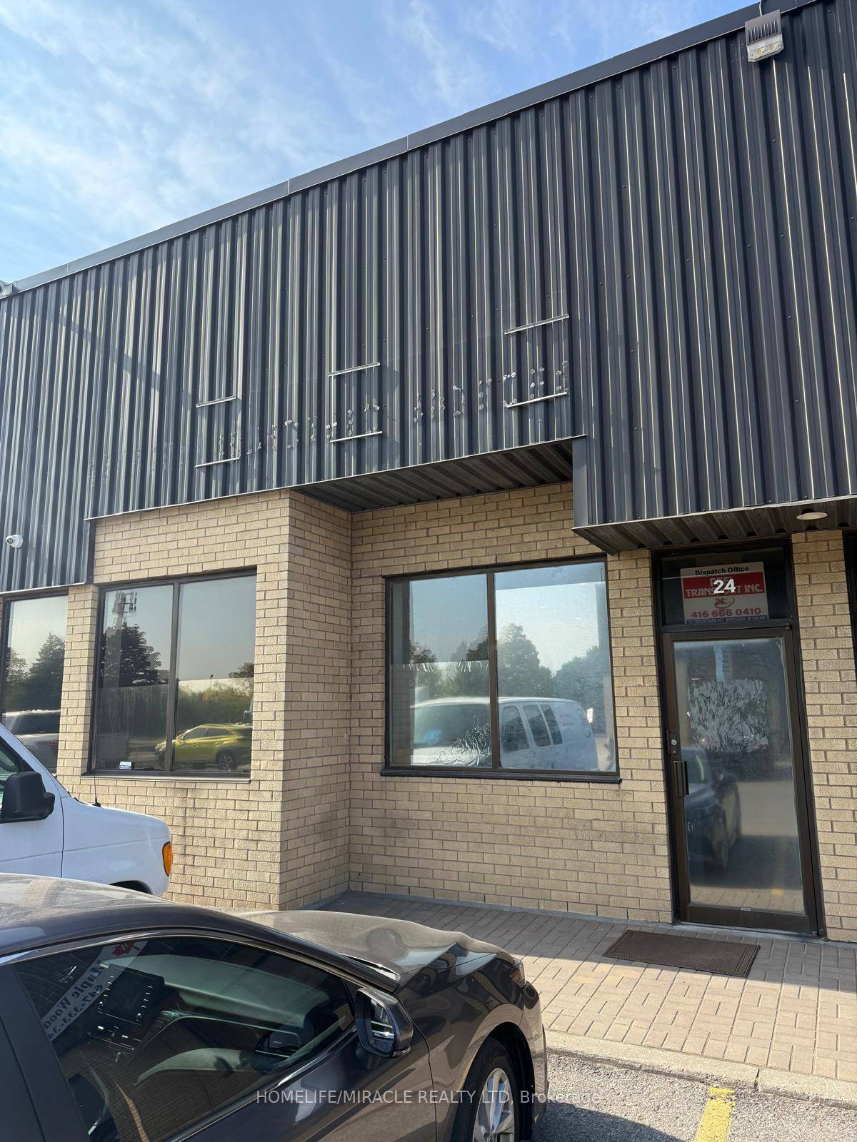 High Exposure Corner Unit in Prime Mississauga Location Versatile E2 Zoned Commercial Space Excellent opportunity to own a well maintained commercial condominium unit in a high quality, professional complex.