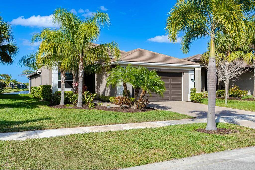 Live Where You Play in Valencia Cay at Riverland Premier 55 Community !