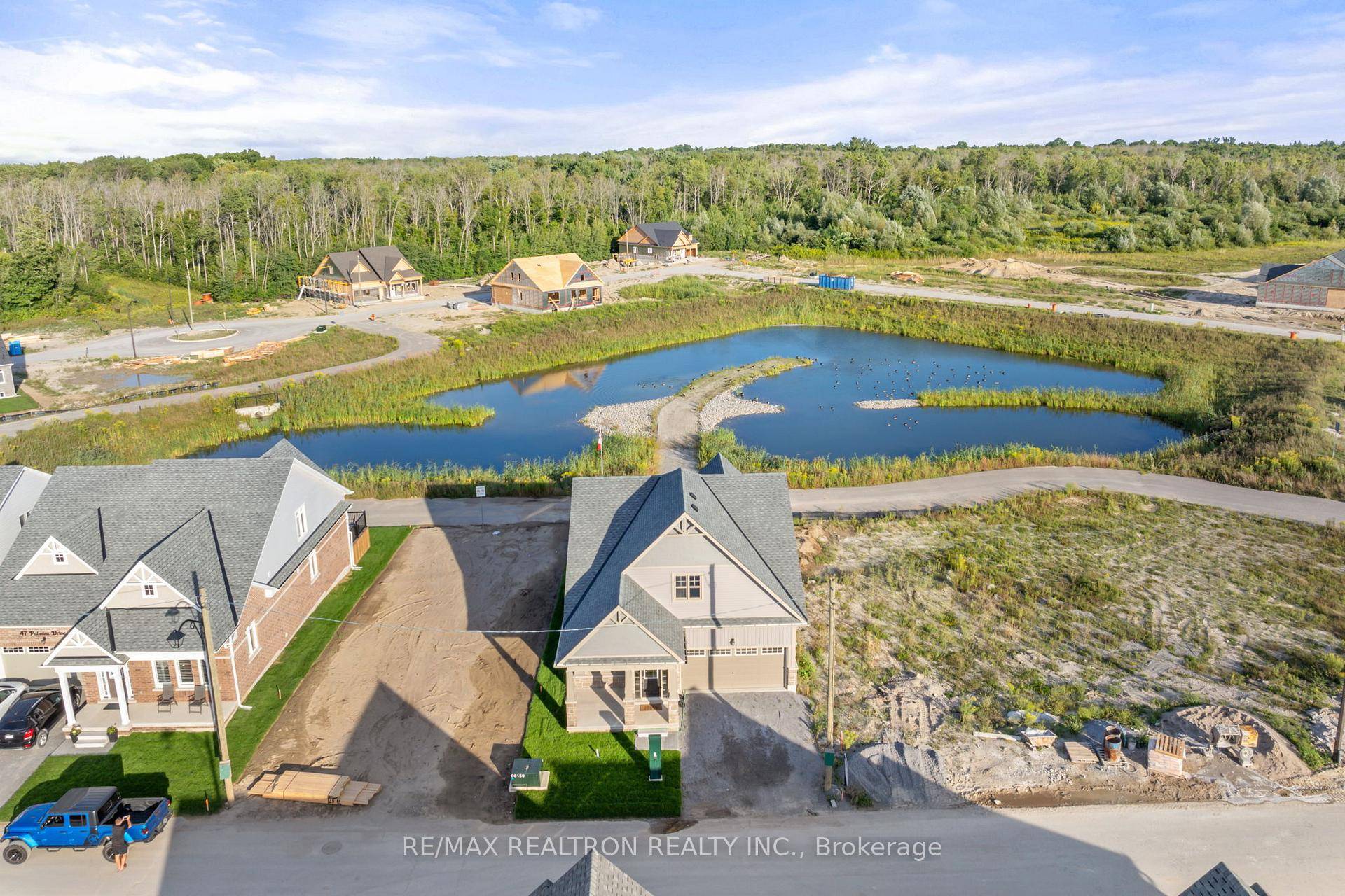 INCREDIBLE DEAL ! ! Welcome to 43 Palmira Drive, located in Hedge Road Landing an exciting new adult lifestyle community on the shores of beautiful Lake Simcoe.