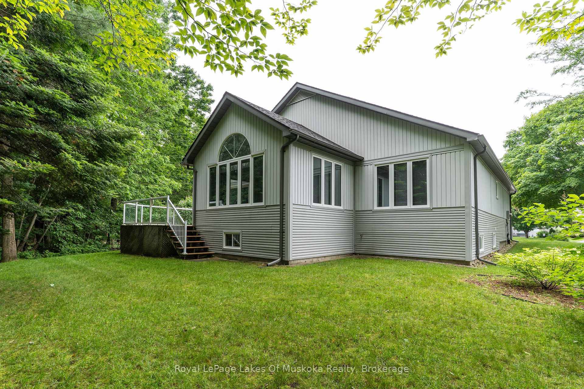 Located on a quiet Cul de Sac in the well cared for community of Pine Ridge in Gravenhurst, this meticulously maintained bungalow is the perfect example of easy living.