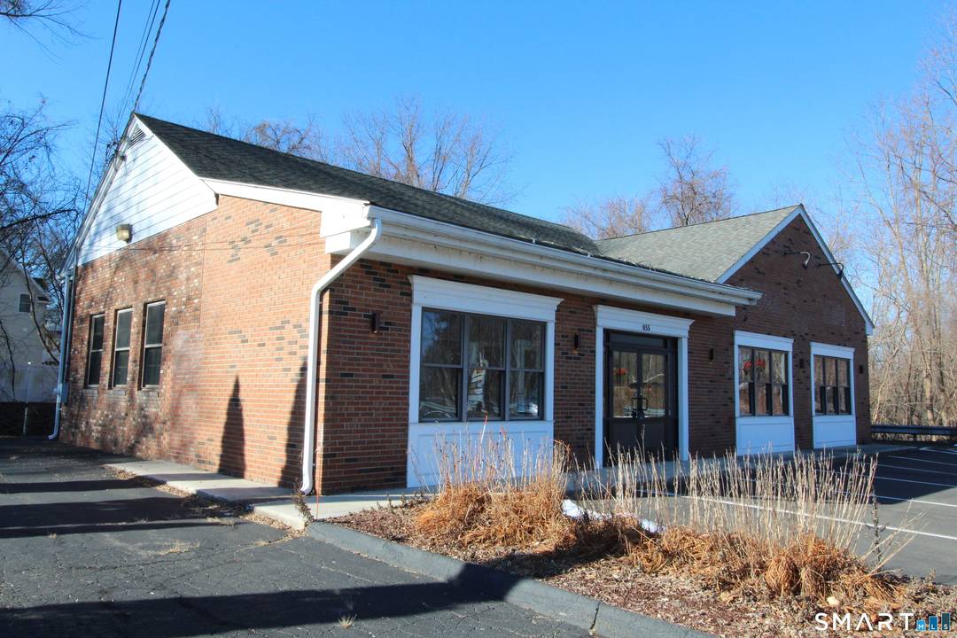 One level brick building located in prime, convenient location with excellent sign exposure.