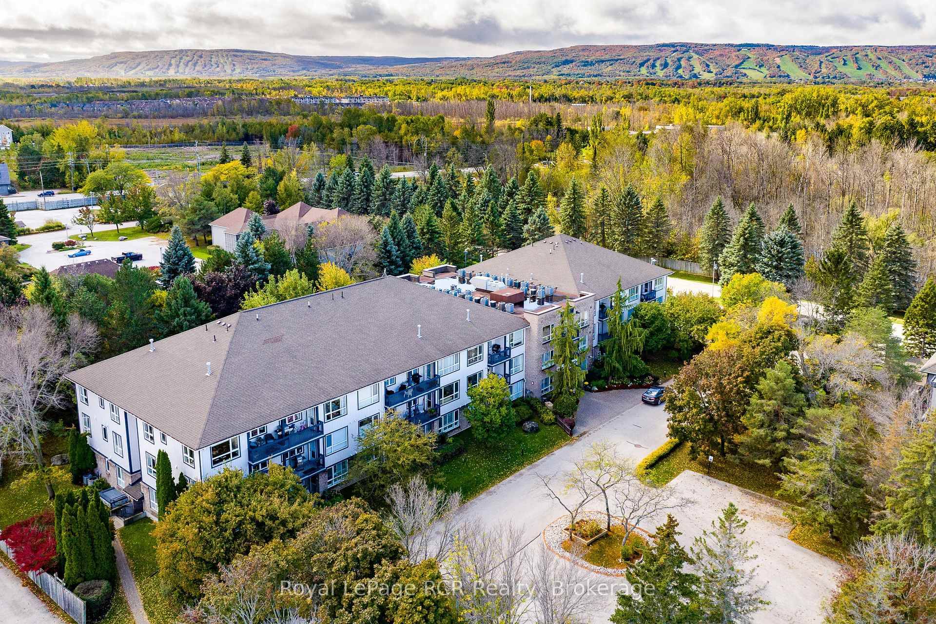 Experience the vibrant lifestyle at Lighthouse Point Yacht amp ; Tennis Club, a premier waterfront community spanning over 125 acres and offering a wealth of amenities.