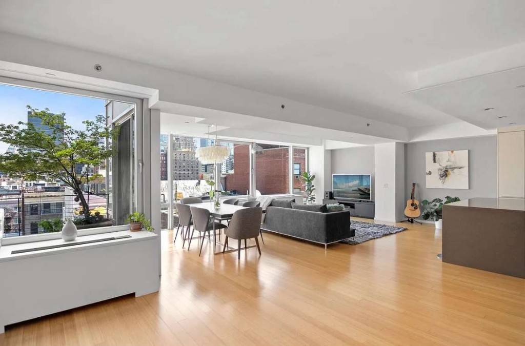 Available January 1, 2026 Stunning Full Floor Penthouse with Two Private Terraces in the Heart of Chelsea This stunning full floor Penthouse at The Avant, a boutique Chelsea condominium, offers ...