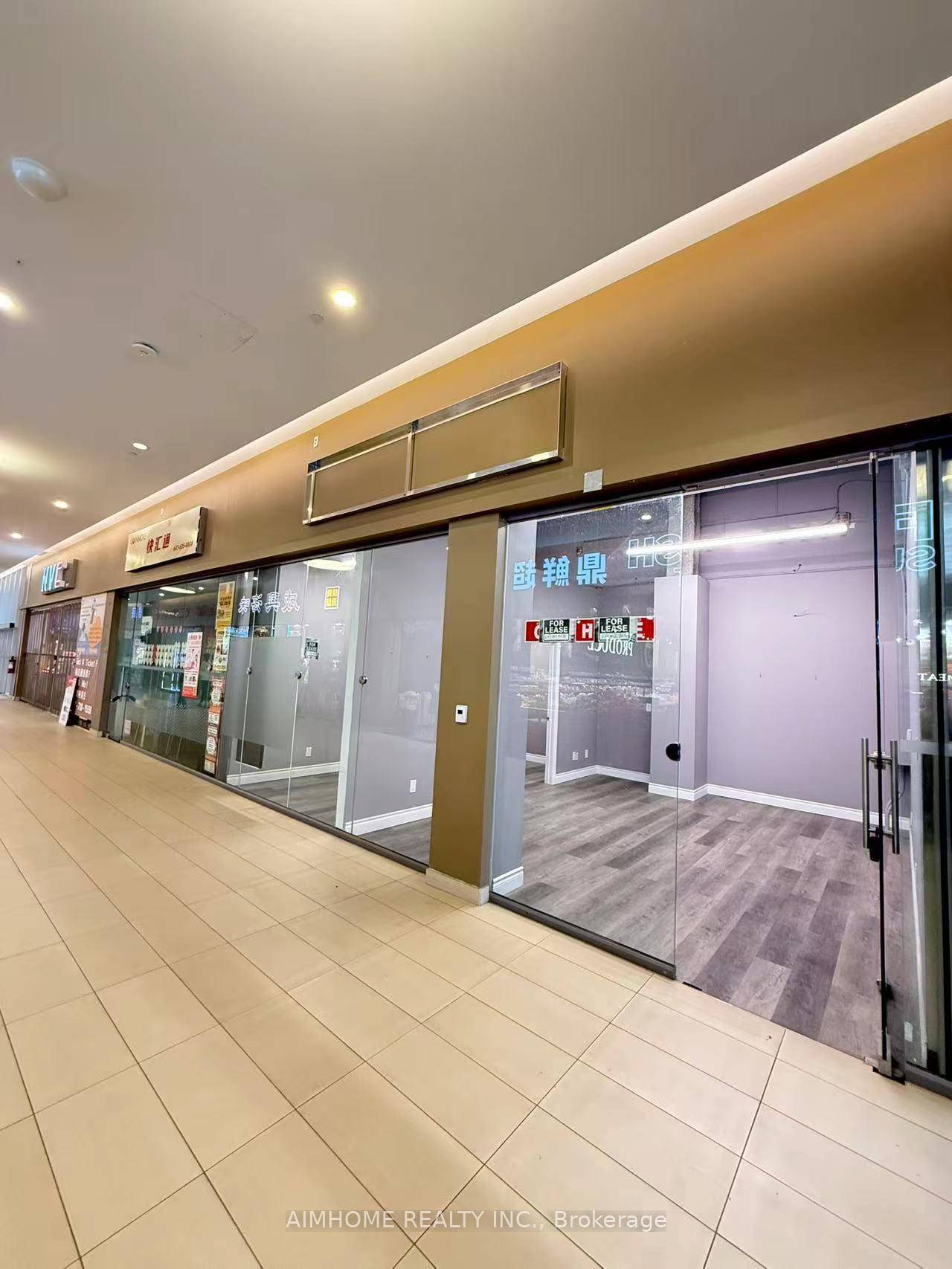 Excellent location. Facing the supermarket entrance.