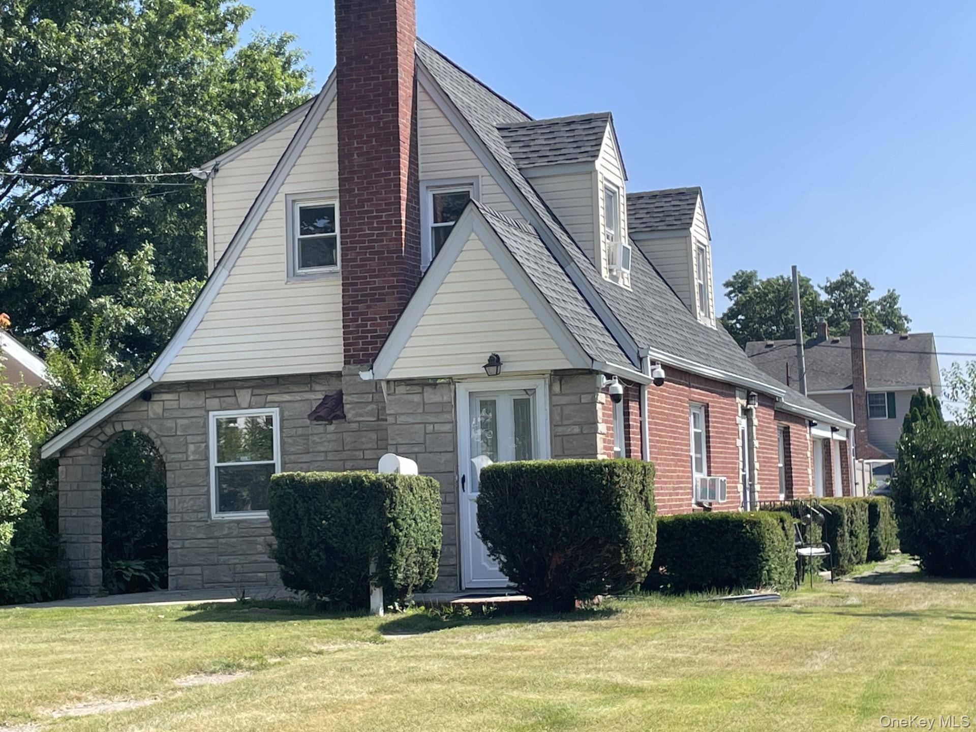 Full house rental in New Hyde Park.
