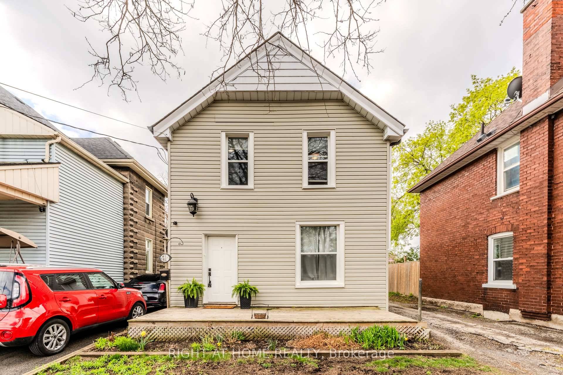 Welcome 41 Brighton Ave N in Brantford.