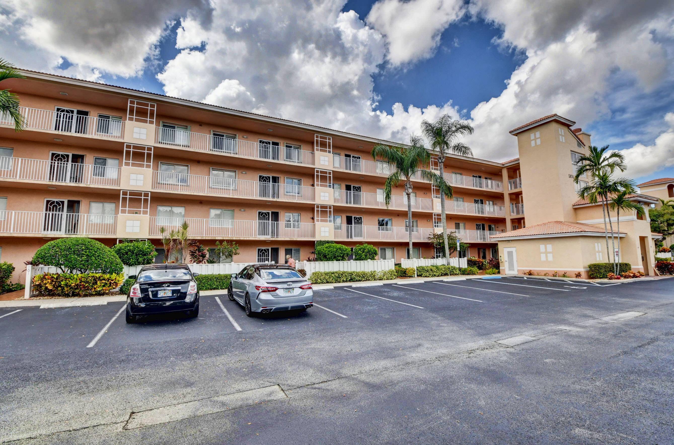 Welcome to this light and bright 3 bedroom, 2 bathroom condominium !