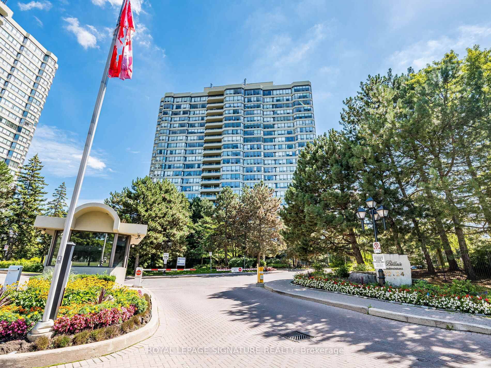 Welcome to this rarely offered renovated penthouse corner suite at 24 Hanover Rd.