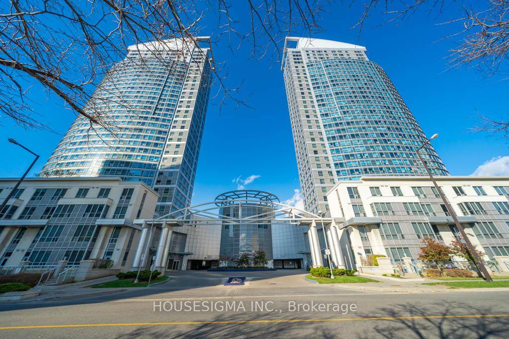 Renovated Sun filled One Bedroom Unit with unobstructed West views amp ; includes parking amp ; locker This unit feels very Spacious throughout because of its very Well designed Layout ...