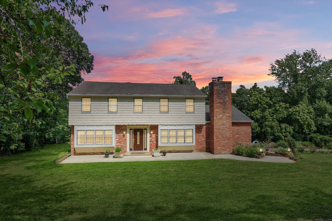 Hidden Gem in Woodbridge Where Nature, Comfort Elegance Align Welcome to a private paradise tucked away on a peaceful, tree lined road in sought after Woodbridge.