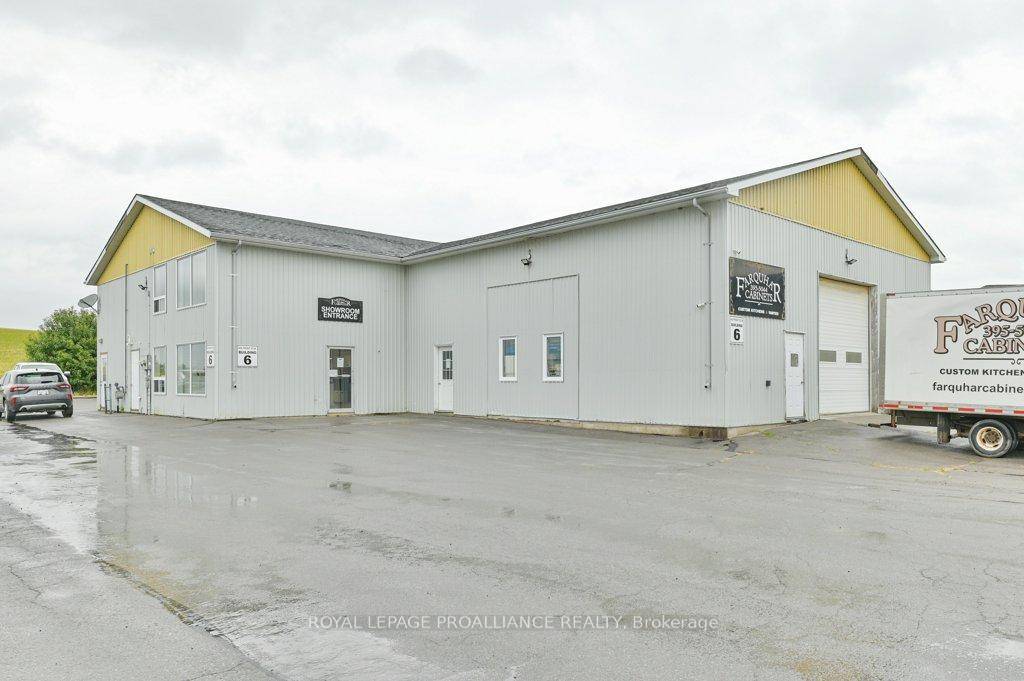 Located in The Villages of Stirling, just 20 minutes from the 401 !