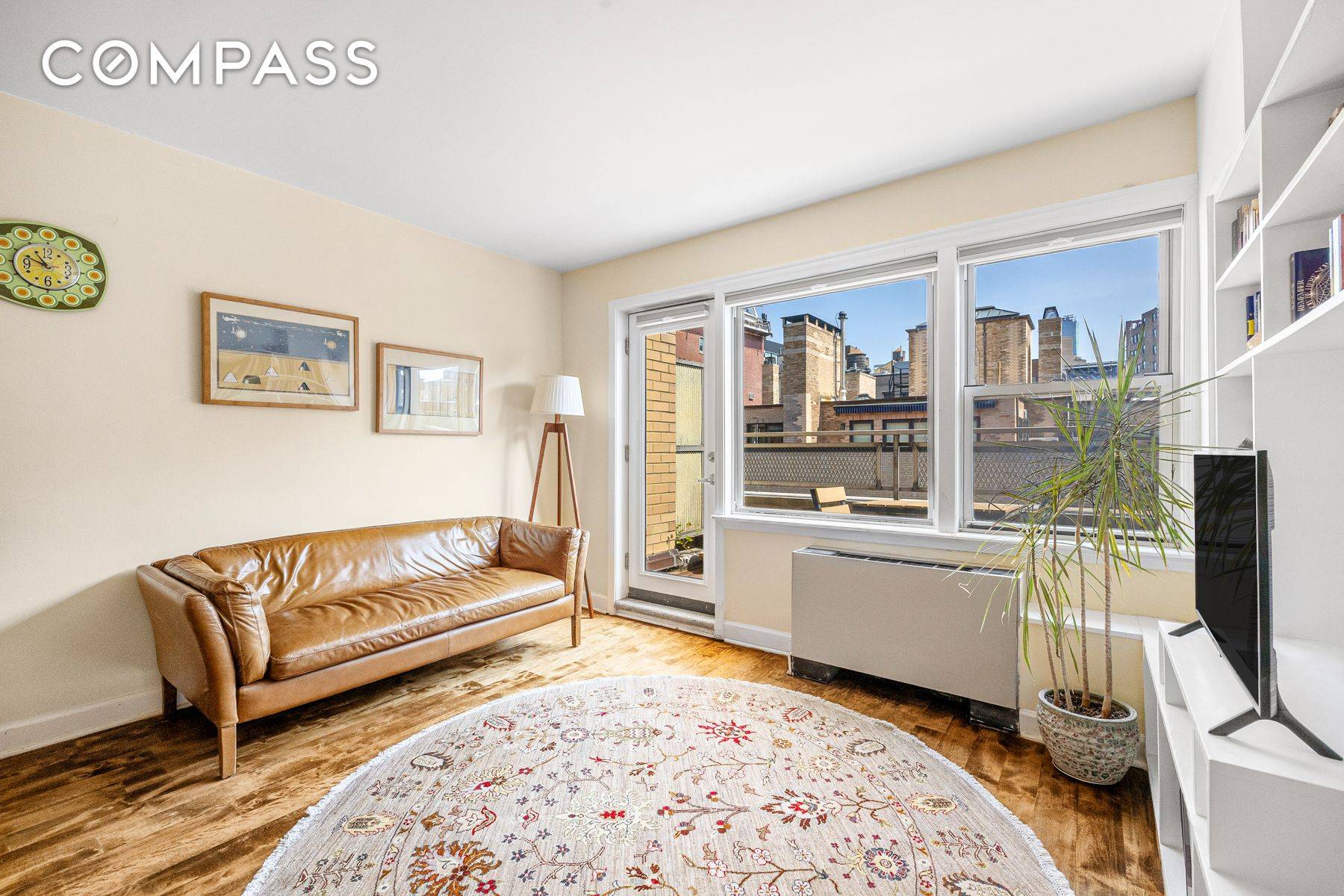 Charming studio with private terrace !