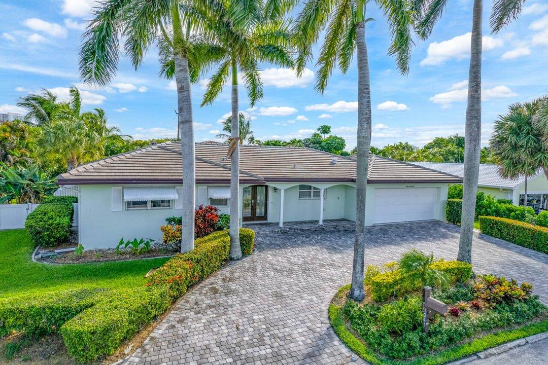 Coastal charm in the heart of Singer Island.