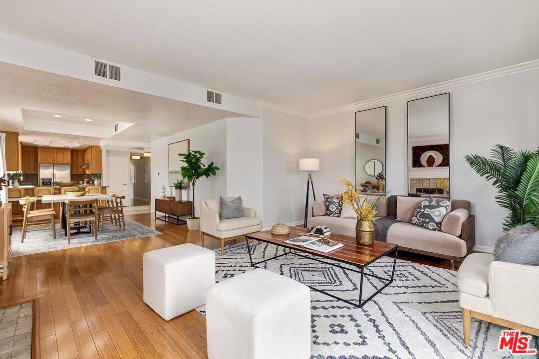 11827   Goshen Ave 2BR Brentwood La