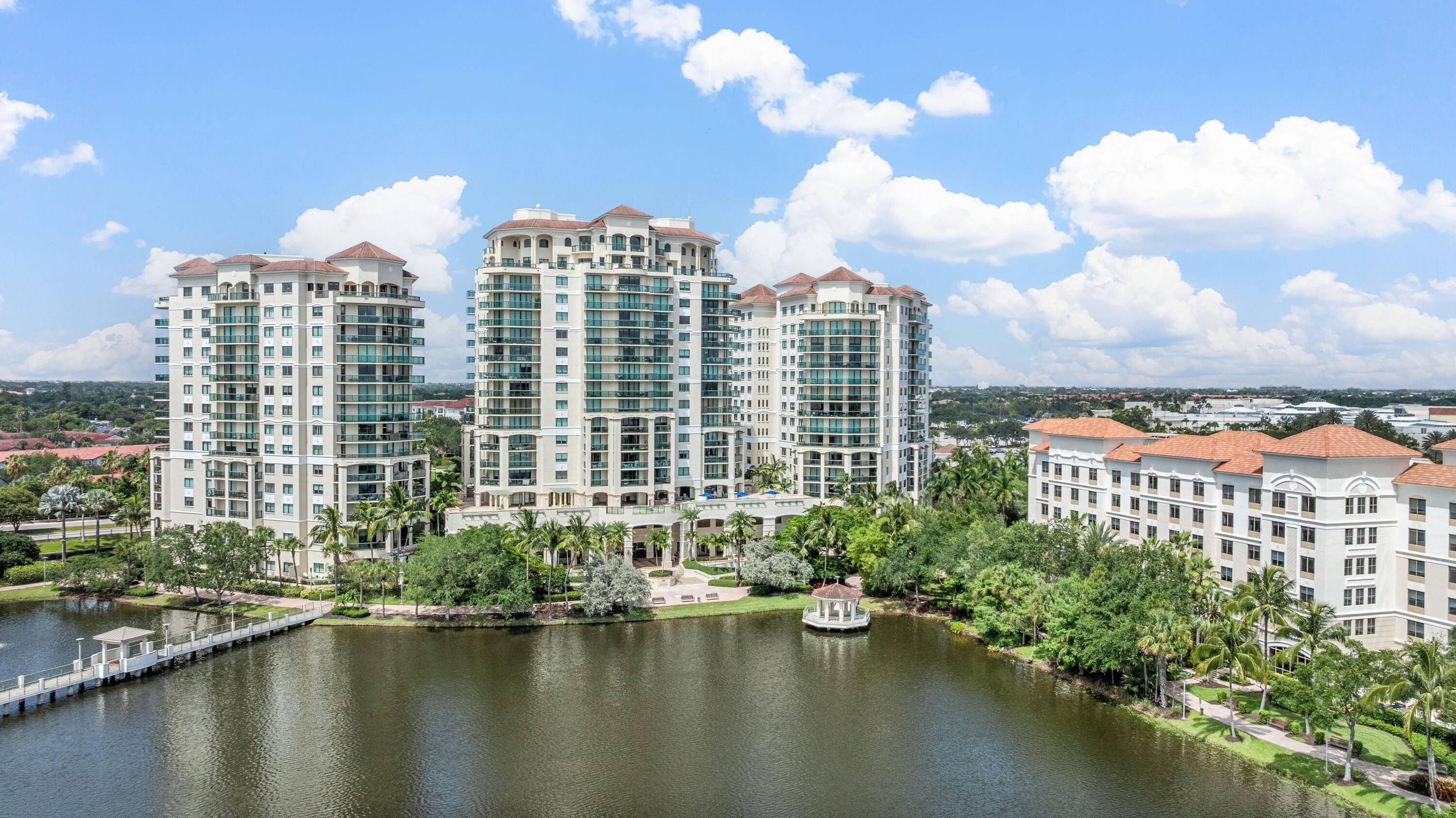 Escape to the ultimate luxury lifestyle in Palm Beach Gardens !
