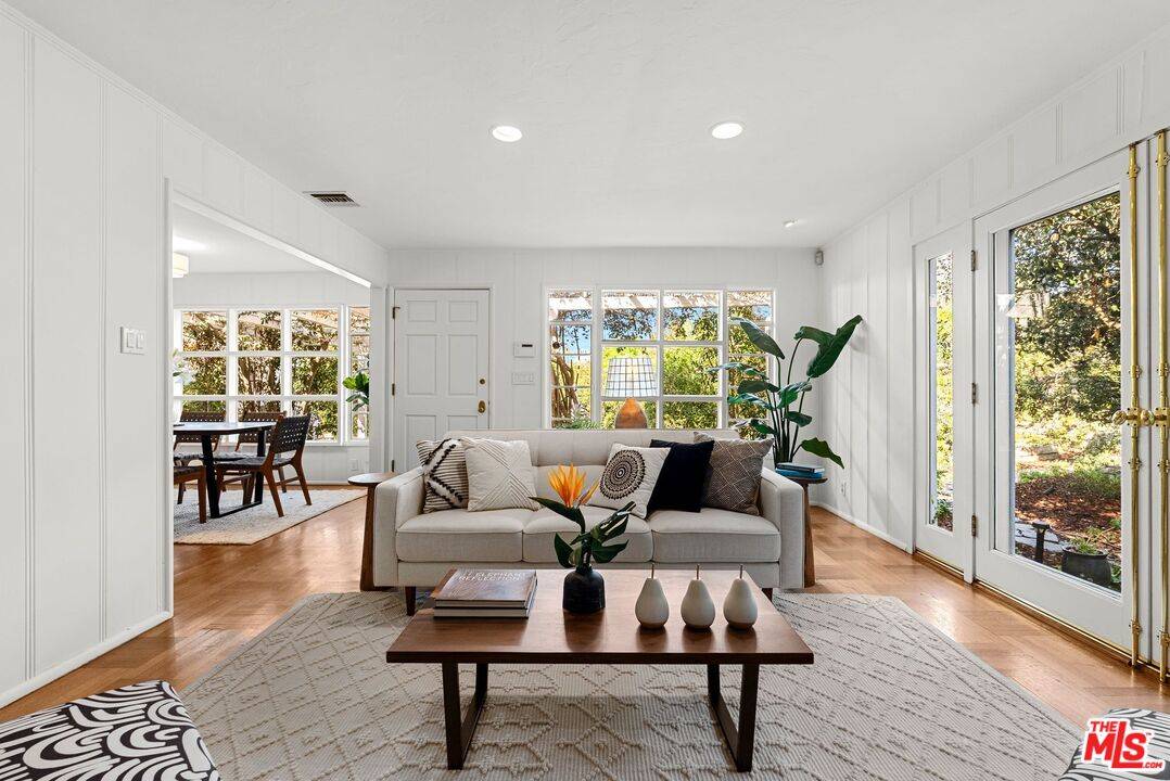 2666 La Cuesta Dr 2BR Hollywood Hills East La
