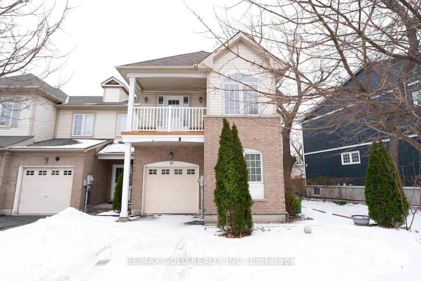 Stunning Newly Renovated End Unit Perfect for Families amp ; Commuters !