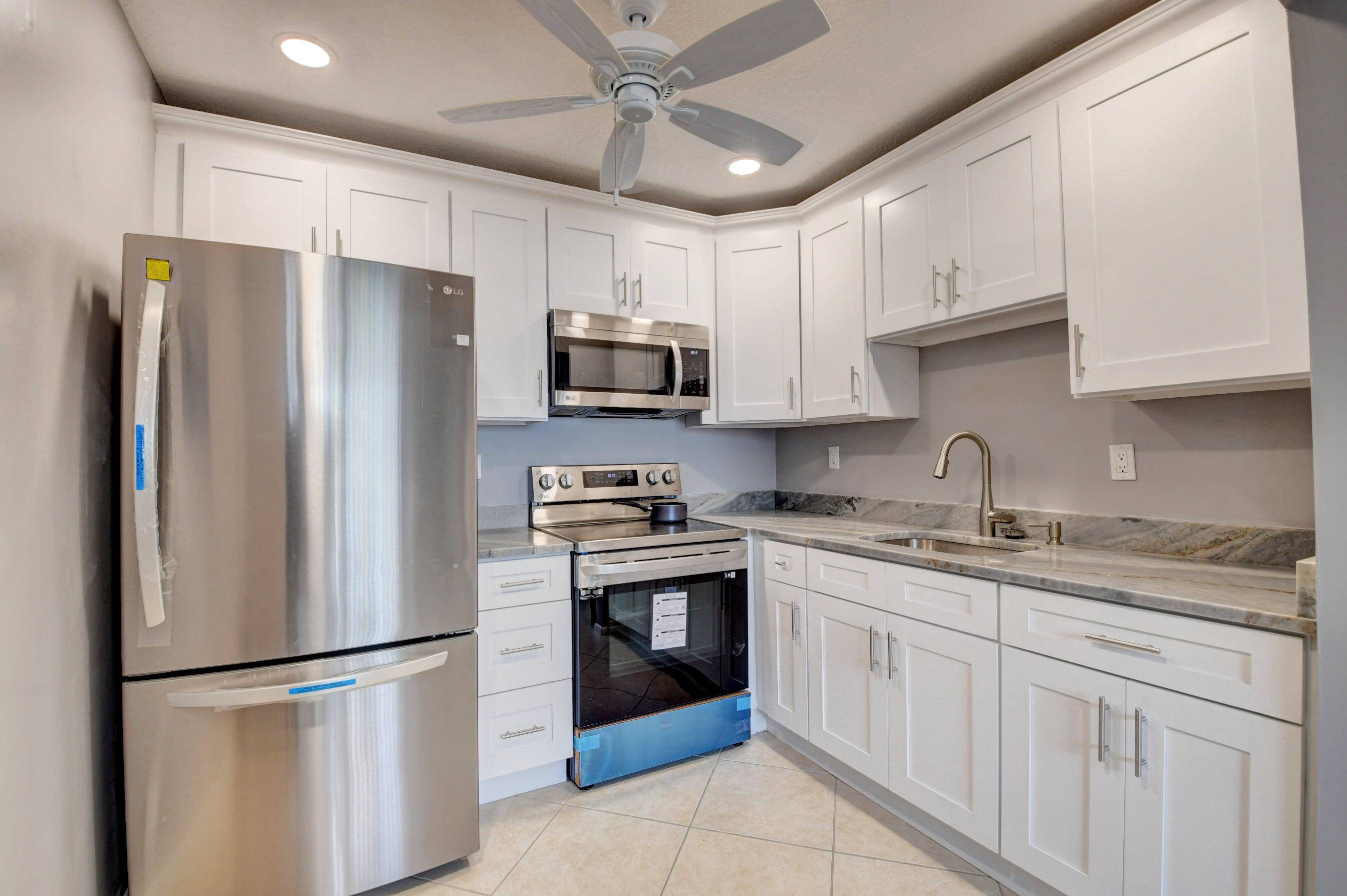Walking distance to House of Worship remodeled 2nd floor condo.