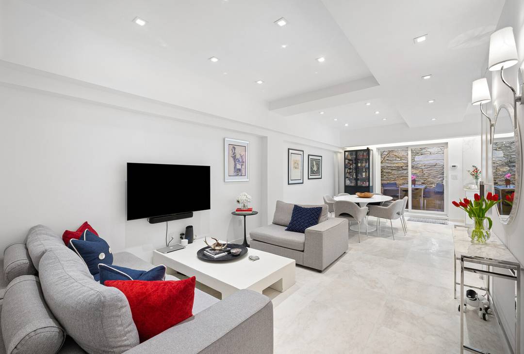 Tucked away in a quiet setting in the heart of Lenox Hill, this beautifully renovated 1 bedroom, 2 bathroom residence features a rare private garden, offering a serene urban retreat ...
