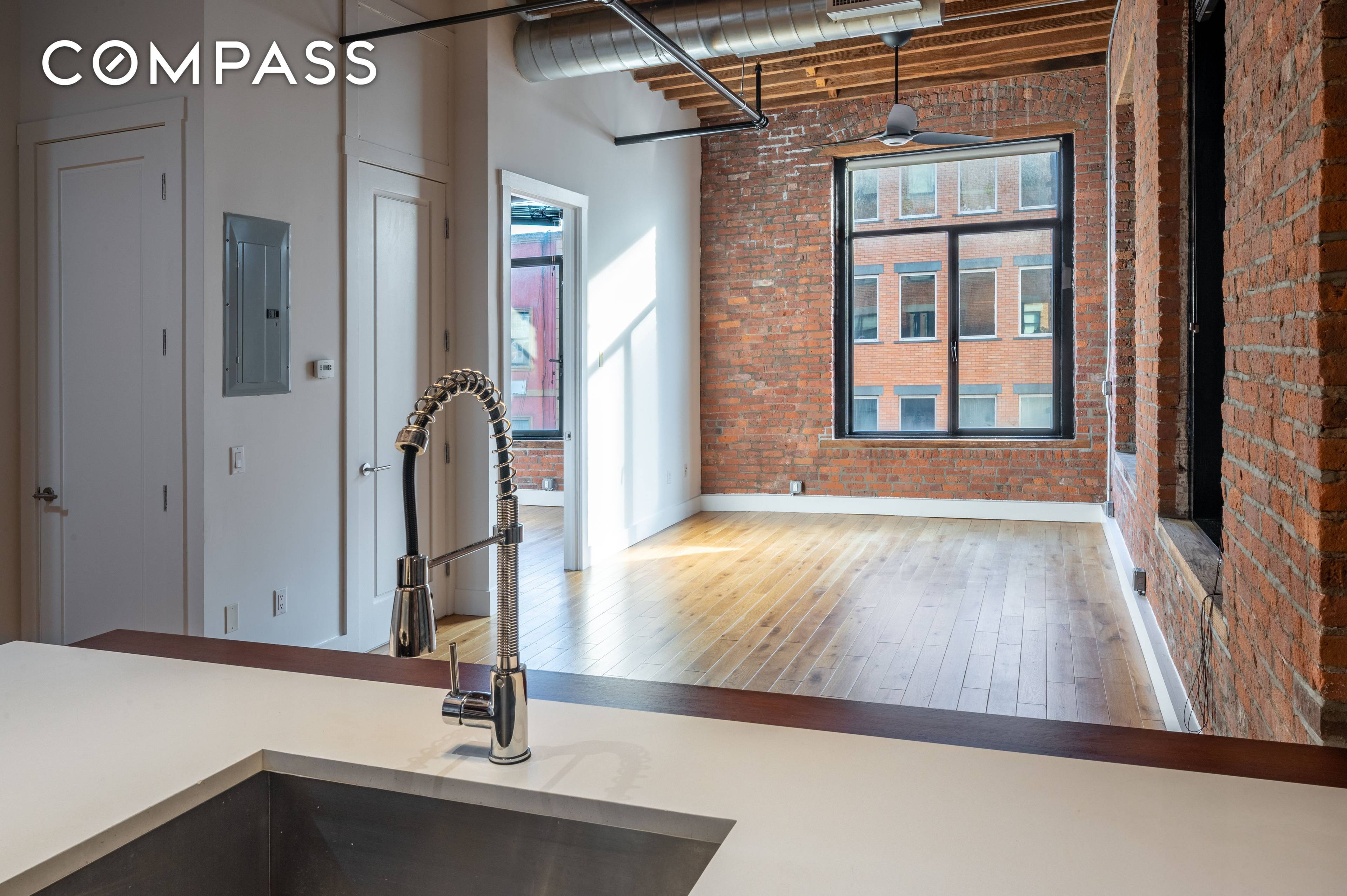 1 bedroom 1 bath with home office Welcome to the Printhouse Lofts !