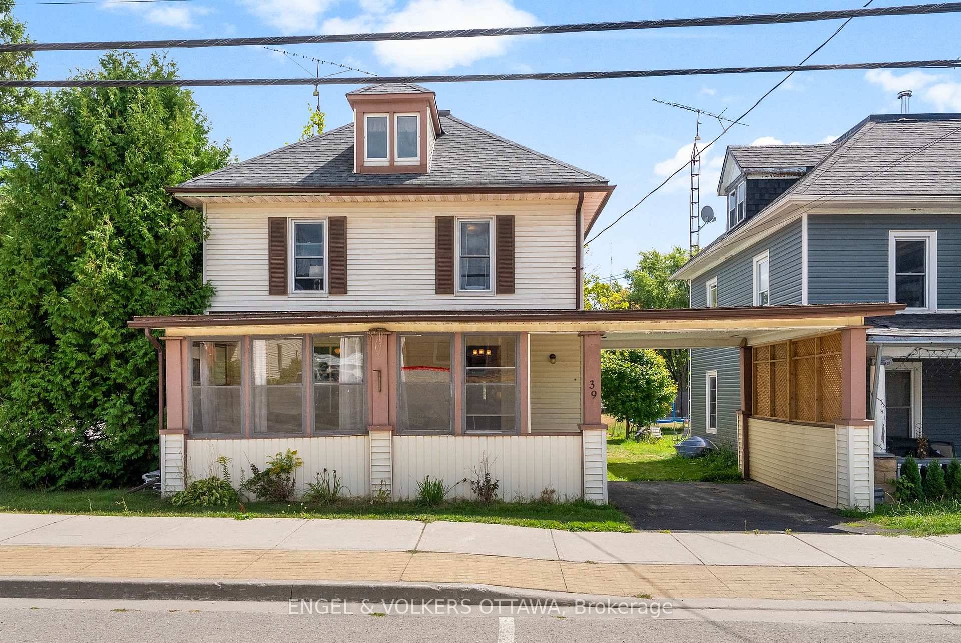 Welcome to 39 Main Street !