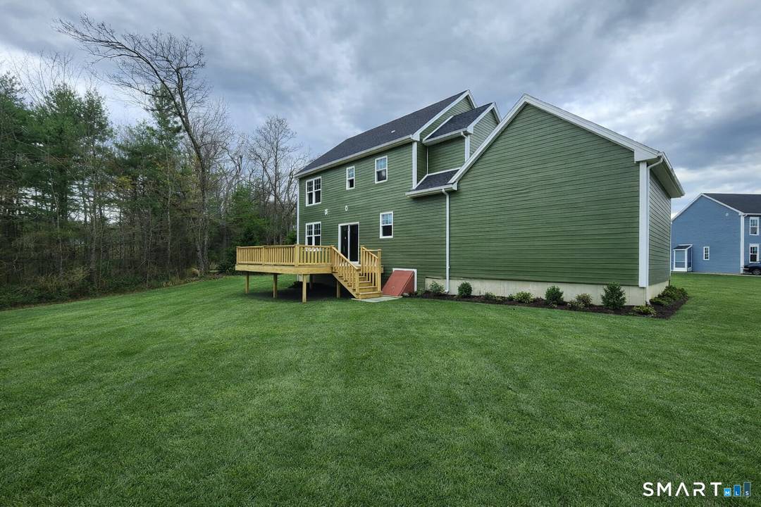 Located in Copper Hill Estates at Cambridge Court, one of Simsbury's most prestigious and thoughtfully designed communities, this beautifully crafted 2, 240 sq ft Colonial by Silvin Homes offers the ...