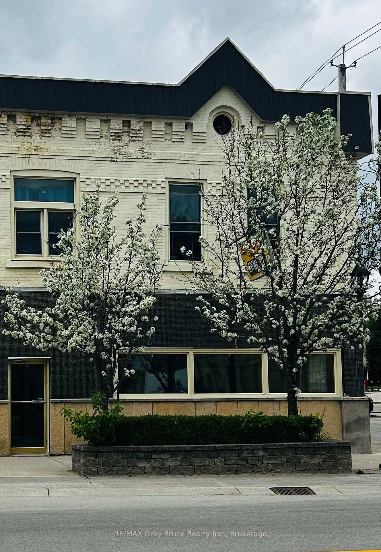 Located in the heart of Downtown Chesley, this versatile office space offers two private offices and a large reception area perfect for a variety of business uses.