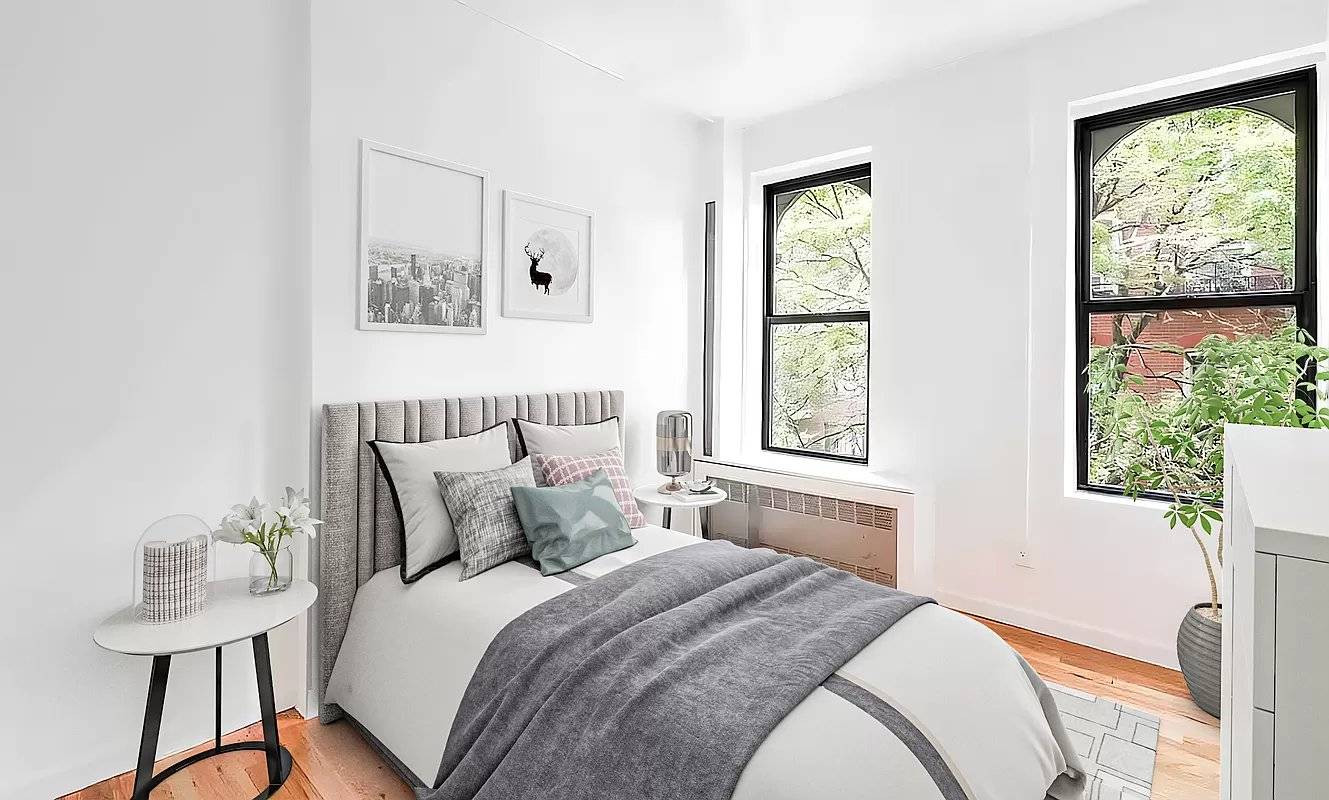 One Bedroom Apartment in The Heart of West Village !