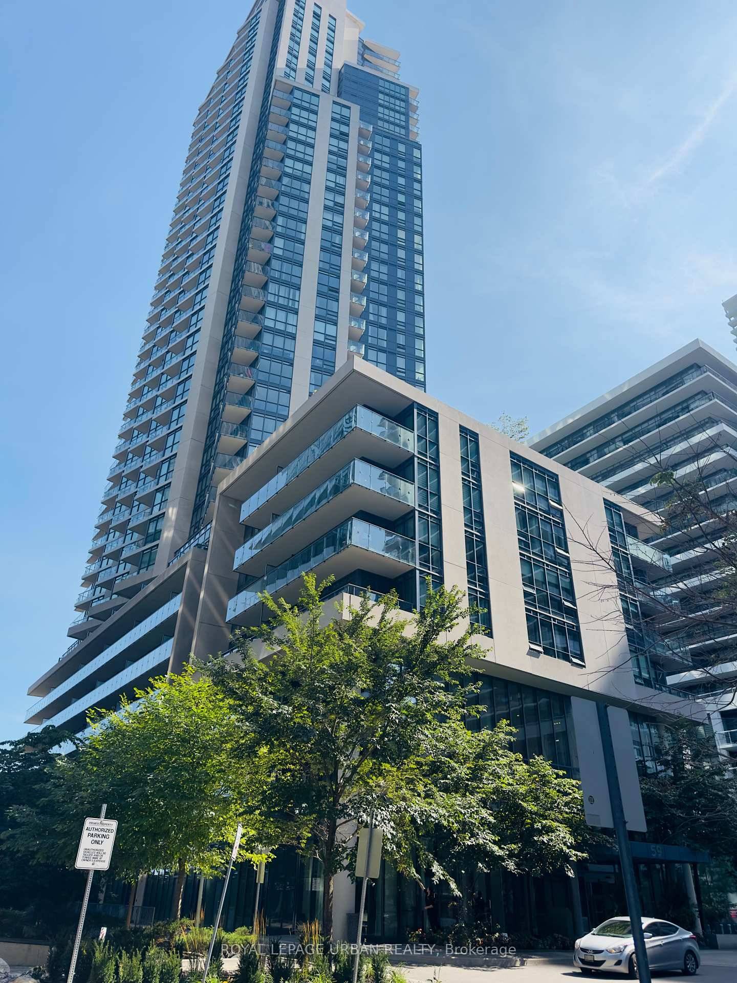Enjoy Luxury Living on the 35th floor at the Ocean Club with UNOBSTRUCTED CLEAR WATER amp ; CITY CN TOWER VIEWS !