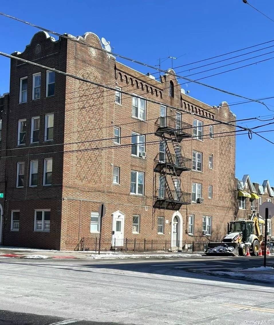 This is a rare opportunity to own a 8 units building.