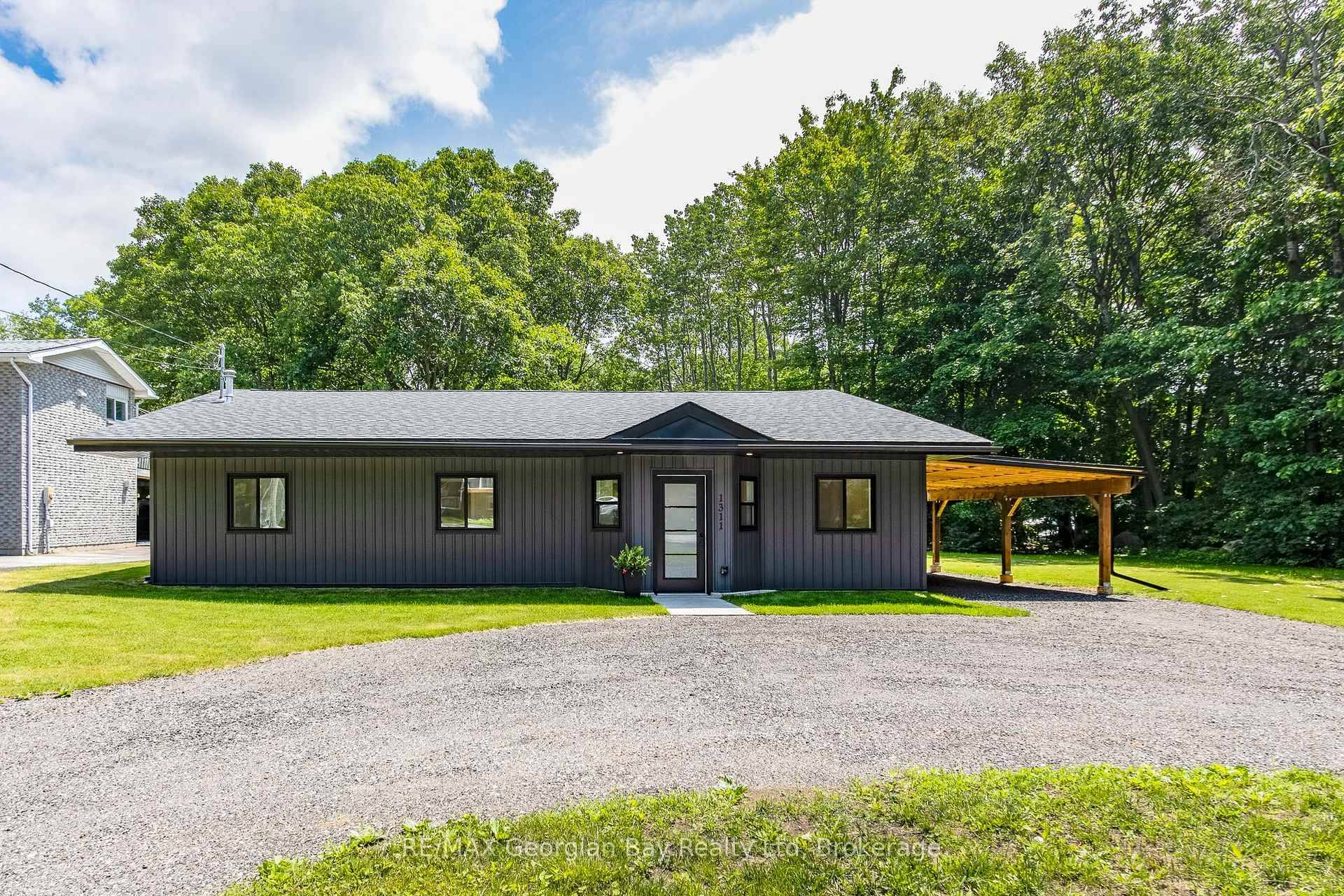 Come visit this beautifully renovated bungalow on a generous property of over 1 2 an acre in Sunnyside, near downtown amenities, marinas, trails and the sparkling shores of Georgian Bay.