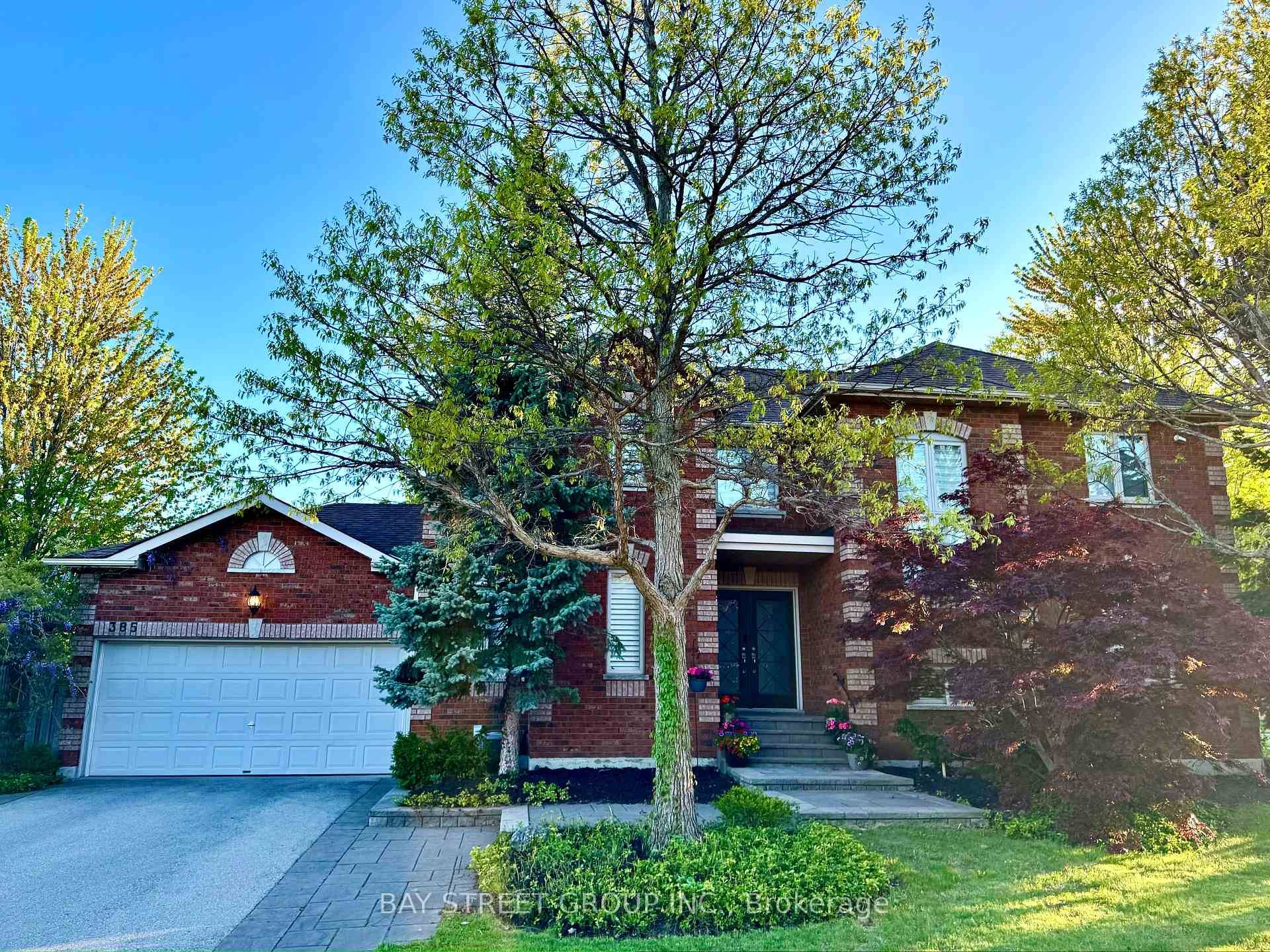 Stunning 4 1 bedroom home in the heart of River Oaks, offering over 2300 sqft above grade plus a beautifully finished basement !