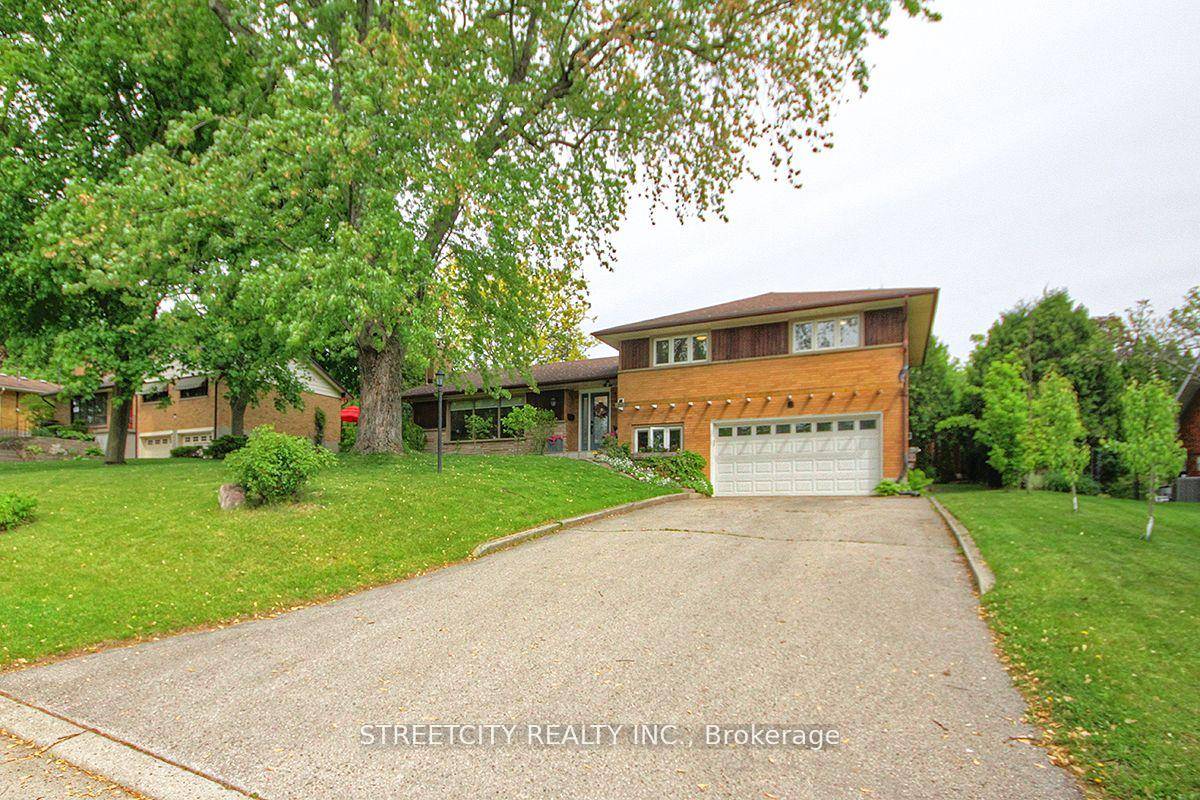 Beautifully appointed well maintained 3 bedroom 3 bath split level home in very desirable mature neighbourhood close to all amenities including Thames Valley Golf Course.